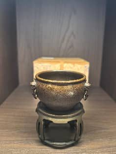 带座狮耳缸